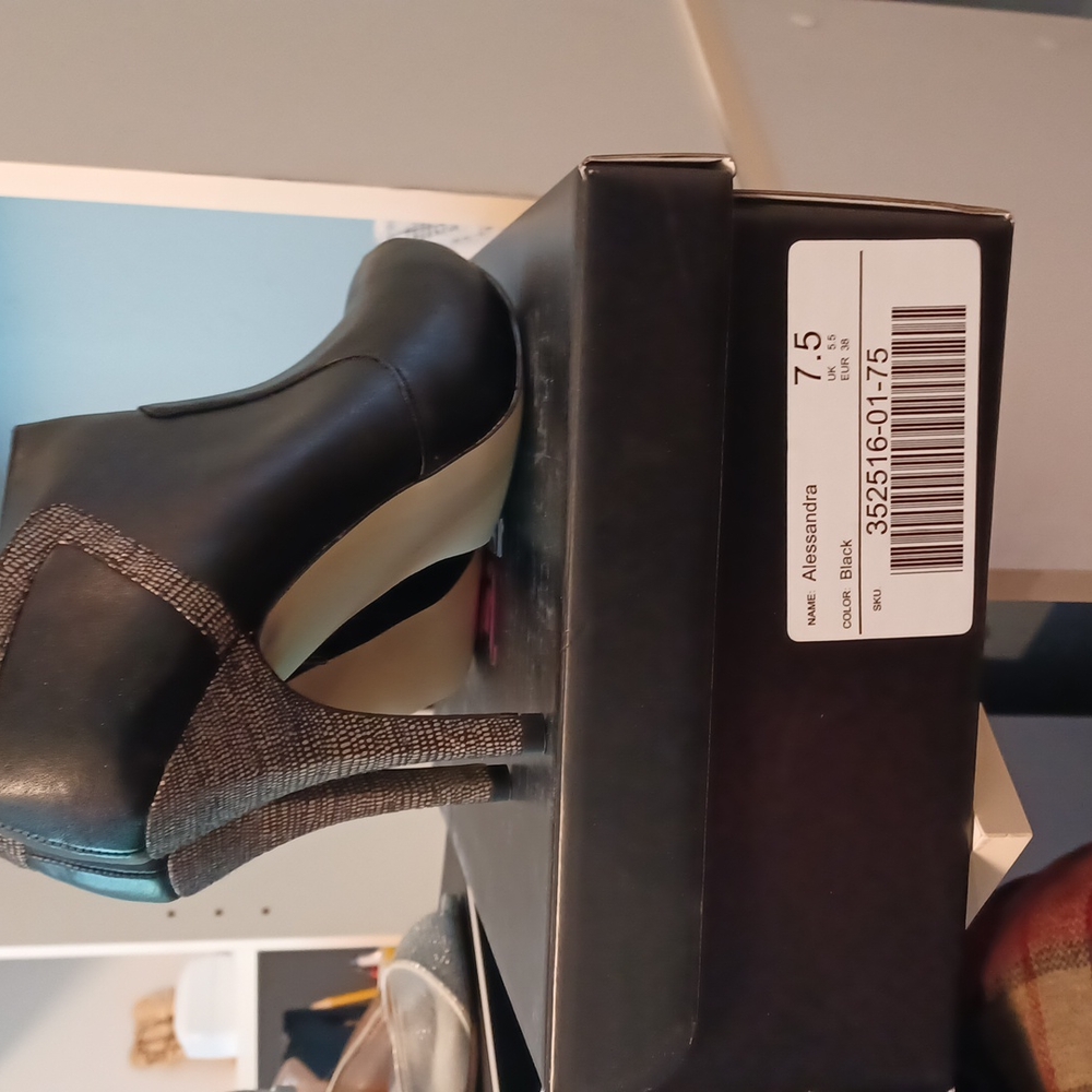 Pair of boots